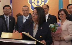 Presidente Alejandro Giammattei recibe medalla honorífica por Yuan Legislativo China, Taiwán 2023-04-24 by Gobierno de Guatemala