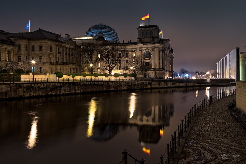 Berlin, Reichstag & Spree<br/>© <a href="https://flickr.com/people/145683341@N07" target="_blank" rel="nofollow">145683341@N07</a> (<a href="https://flickr.com/photo.gne?id=52863639232" target="_blank" rel="nofollow">Flickr</a>)