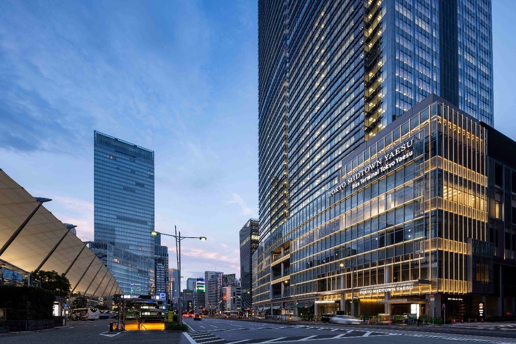 圖2：東京中城八重洲直通東京車站， 1～3樓為購物中心，40～45樓為日本第一間寶格麗飯店，地下2樓為日本國內最大巴士轉運站。 （© 2023 Mitsui Fudosan Co., Ltd.）