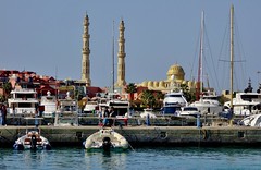 Ägypten, Hurghada, Marina-Yachthafen mit Moschee, 23037
