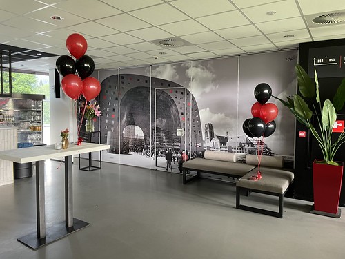 Tafeldecoratie 6ballonnen Excelsior Rotterdam