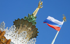 Russian Federation & Soviet Union, Architecture of Moscow, Flag of Russia near Pavilion № 58 