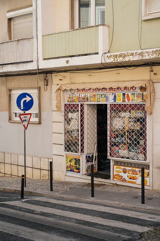 Lisbon shop, Portugal<br/>© <a href="https://flickr.com/people/97238650@N08" target="_blank" rel="nofollow">97238650@N08</a> (<a href="https://flickr.com/photo.gne?id=52903555987" target="_blank" rel="nofollow">Flickr</a>)