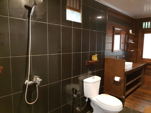 Seaview Wide Bathroom - Garuda
