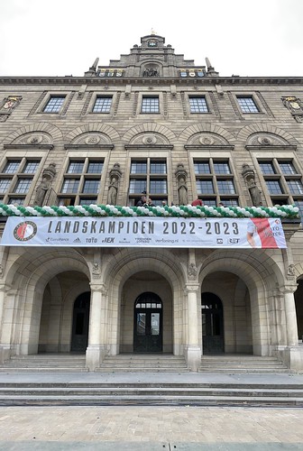 Ballonslinger Bordes Balkon Stadhuis Gemeente Rotterdam Huldiging Feyenoord Landskampioen 2022 2023