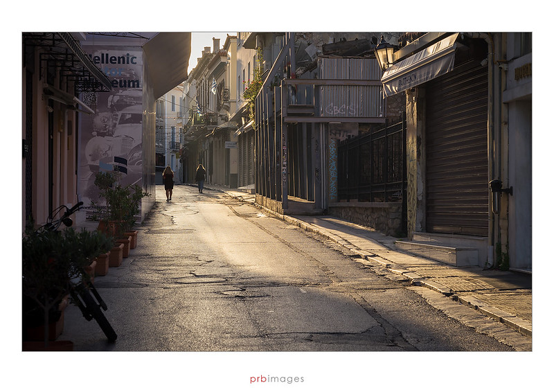 Athens street<br/>© <a href="https://flickr.com/people/33554580@N00" target="_blank" rel="nofollow">33554580@N00</a> (<a href="https://flickr.com/photo.gne?id=52913908078" target="_blank" rel="nofollow">Flickr</a>)