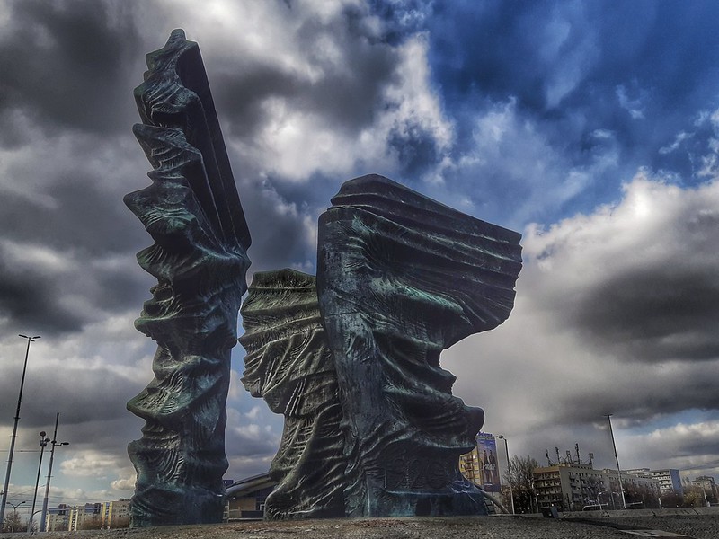 The Wings of an Angel in Katowice: Do we ever see an everlasting golden sky after a storm?<br/>© <a href="https://flickr.com/people/194498740@N02" target="_blank" rel="nofollow">194498740@N02</a> (<a href="https://flickr.com/photo.gne?id=52927238355" target="_blank" rel="nofollow">Flickr</a>)