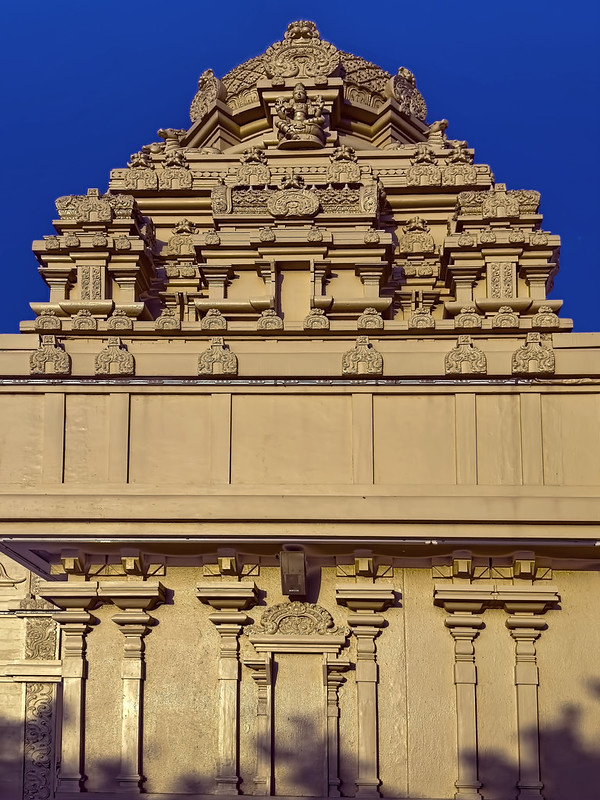 Hindu Temple of Florida, 5509 Lynn Road, Tampa, Florida, USA / Built: 1994-1996 / Floors: 2 / Height: 70 ft / Rajagopuram was designed and created by: Muthiah Sthapathi / Architectural Style: Hindu<br/>© <a href="https://flickr.com/people/126251698@N03" target="_blank" rel="nofollow">126251698@N03</a> (<a href="https://flickr.com/photo.gne?id=52927404055" target="_blank" rel="nofollow">Flickr</a>)