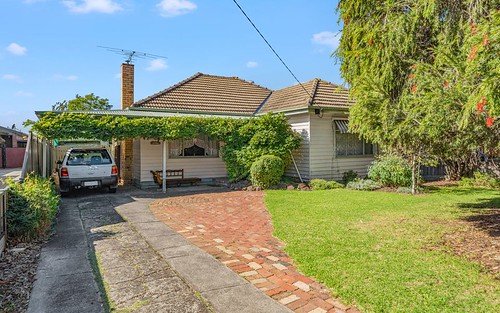 34 Bowes Av, Airport West VIC 3042