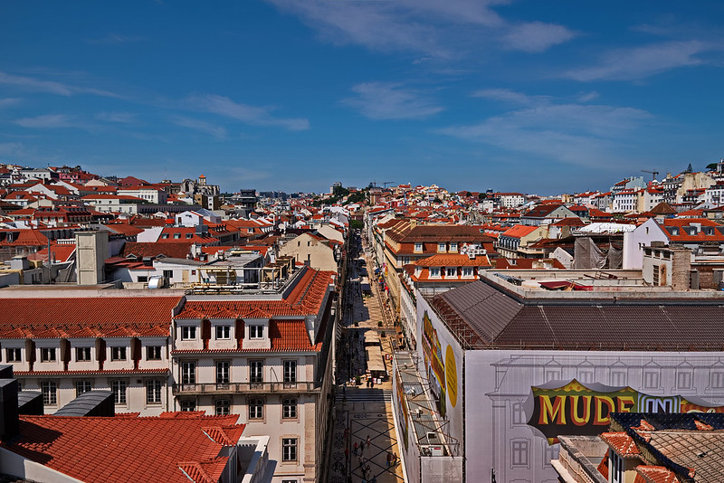 Blick über Lissabon und die Rua Augusta<br/>© <a href="https://flickr.com/people/191649086@N02" target="_blank" rel="nofollow">191649086@N02</a> (<a href="https://flickr.com/photo.gne?id=52934721277" target="_blank" rel="nofollow">Flickr</a>)