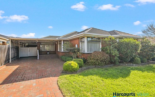 24 Glamis Dr, Avondale Heights VIC 3034