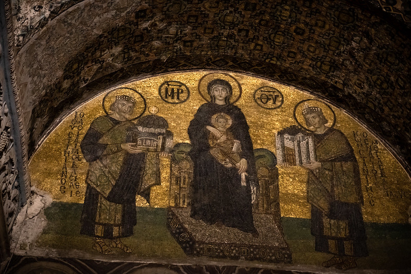 Inside Hagia Sophia (Ayasofya Camii) at Night<br/>© <a href="https://flickr.com/people/12054734@N06" target="_blank" rel="nofollow">12054734@N06</a> (<a href="https://flickr.com/photo.gne?id=52967668721" target="_blank" rel="nofollow">Flickr</a>)