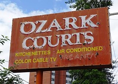 AR, Hot Springs-Ozark Courts Neon Sign