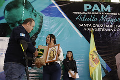 Presidente entrega notificaciones a más beneficiarios en Santa Cruz Barillas, Huehuetenango by Gobierno de Guatemala