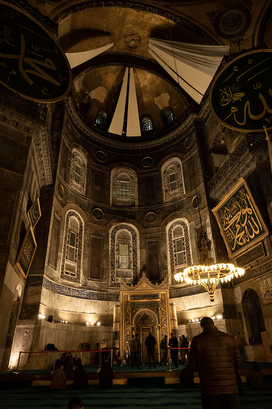 Inside Hagia Sophia (Ayasofya Camii) at Night<br/>© <a href="https://flickr.com/people/12054734@N06" target="_blank" rel="nofollow">12054734@N06</a> (<a href="https://flickr.com/photo.gne?id=52970412921" target="_blank" rel="nofollow">Flickr</a>)