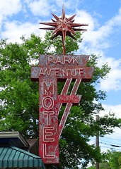 AR, Hot Springs-AR 7 Park Avenue Motel Neon Sign