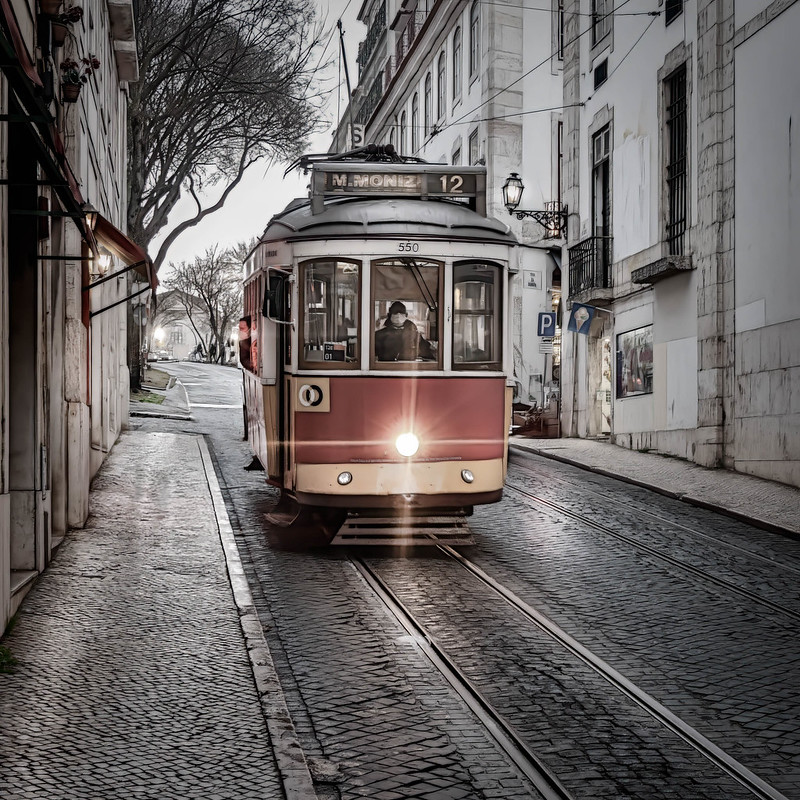 Streets of Lisbon<br/>© <a href="https://flickr.com/people/25994583@N06" target="_blank" rel="nofollow">25994583@N06</a> (<a href="https://flickr.com/photo.gne?id=52979879361" target="_blank" rel="nofollow">Flickr</a>)