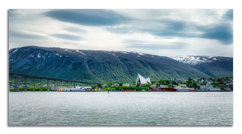 Arctic Cathedral, Tromsø<br/>© <a href="https://flickr.com/people/129194286@N08" target="_blank" rel="nofollow">129194286@N08</a> (<a href="https://flickr.com/photo.gne?id=52995115911" target="_blank" rel="nofollow">Flickr</a>)