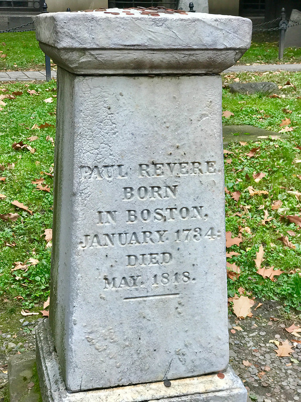 Grave of Paul Revere in Boston, MA 1734 - 1818<br/>© <a href="https://flickr.com/people/46478303@N03" target="_blank" rel="nofollow">46478303@N03</a> (<a href="https://flickr.com/photo.gne?id=53001417321" target="_blank" rel="nofollow">Flickr</a>)