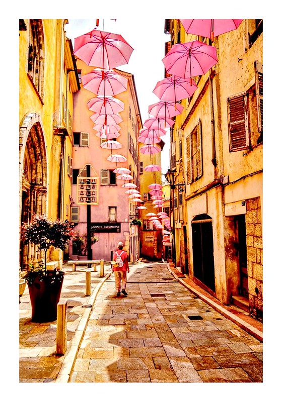 Downtown Grasse/France<br/>© <a href="https://flickr.com/people/109715245@N06" target="_blank" rel="nofollow">109715245@N06</a> (<a href="https://flickr.com/photo.gne?id=53013607497" target="_blank" rel="nofollow">Flickr</a>)