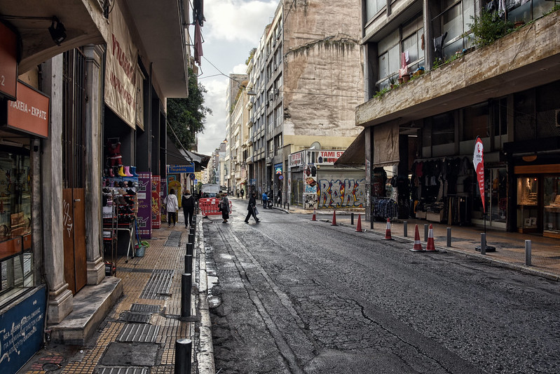 A Street in Athens<br/>© <a href="https://flickr.com/people/42534216@N03" target="_blank" rel="nofollow">42534216@N03</a> (<a href="https://flickr.com/photo.gne?id=53020083246" target="_blank" rel="nofollow">Flickr</a>)
