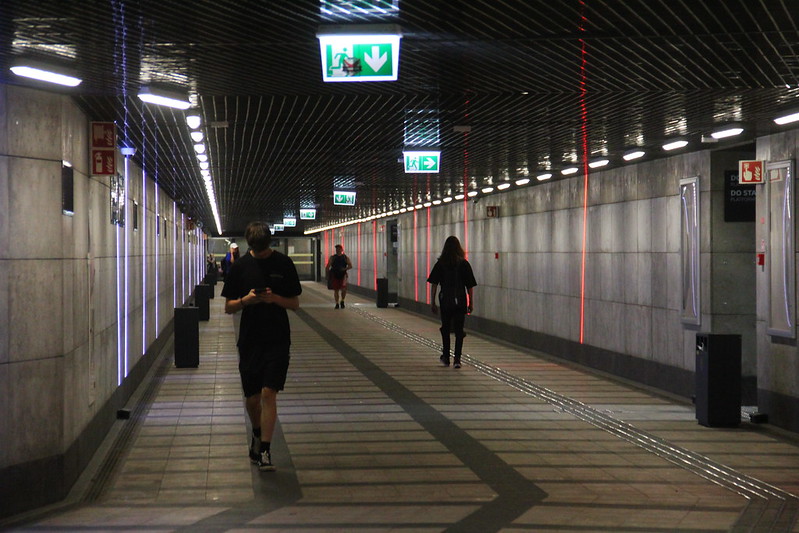 Bus terminal access tunnel , Gliwice 🇵🇱 12.07.2023<br/>© <a href="https://flickr.com/people/15632944@N00" target="_blank" rel="nofollow">15632944@N00</a> (<a href="https://flickr.com/photo.gne?id=53042841798" target="_blank" rel="nofollow">Flickr</a>)