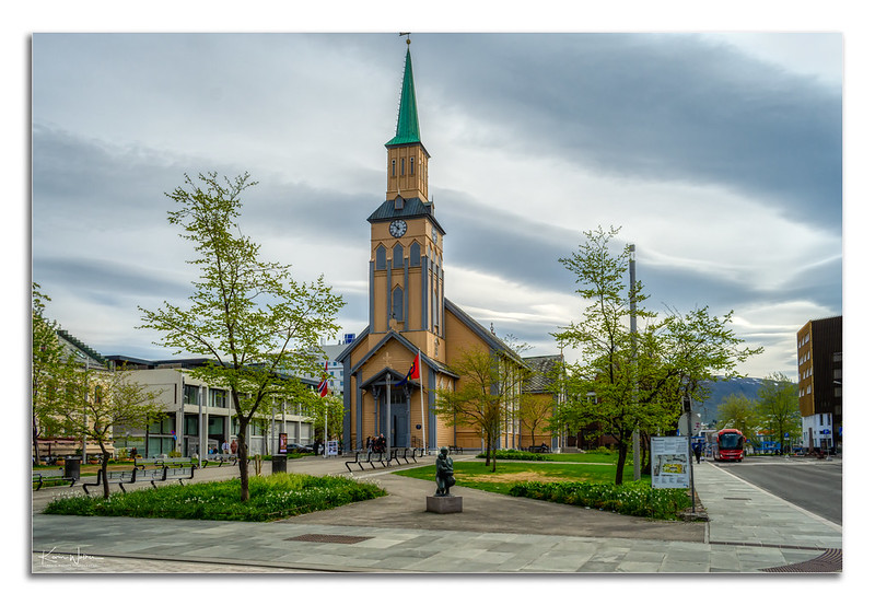 Tromsø Cathedral<br/>© <a href="https://flickr.com/people/129194286@N08" target="_blank" rel="nofollow">129194286@N08</a> (<a href="https://flickr.com/photo.gne?id=53044934429" target="_blank" rel="nofollow">Flickr</a>)