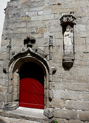 Porte à pilastres et fleurons, chapelle-hôpital, XVIe siècle, ville close, Concarneau, Cornouaille, Finistère, Bretagne, France.