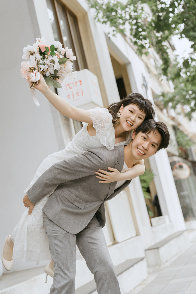 SJwedding鯊魚婚紗婚攝團隊彥廷在松山戶政事務所拍攝的登記寫真