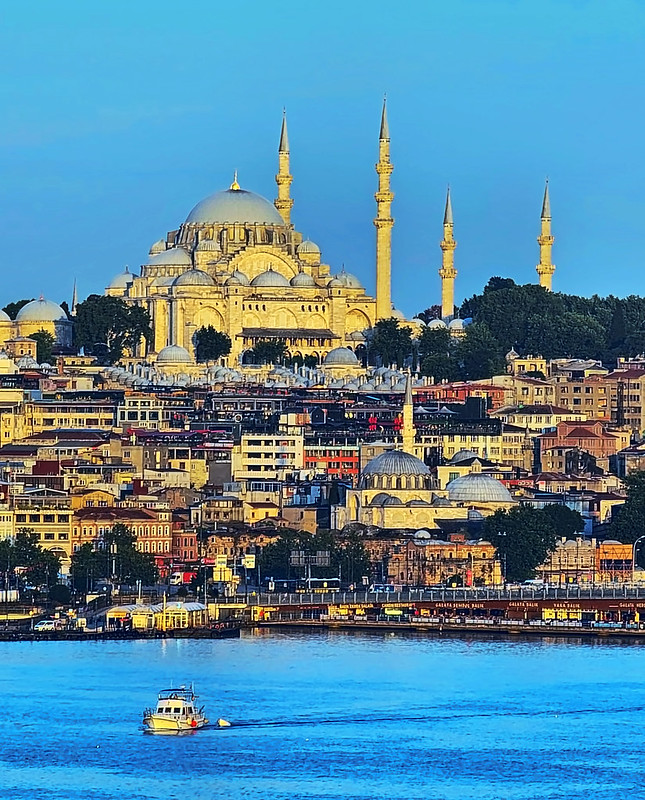 Süleymaniye Mosque, Fatih District / Istanbul, EU / Built: 1557 / Architect: Mimar Sinan / Mosque Height: 174 ft / Minarets: 4 / Minaret Height: 249 ft / Commissioned by: Suleiman the Magnificent / Architectural Style: Ottoman<br/>© <a href="https://flickr.com/people/126251698@N03" target="_blank" rel="nofollow">126251698@N03</a> (<a href="https://flickr.com/photo.gne?id=53063112854" target="_blank" rel="nofollow">Flickr</a>)