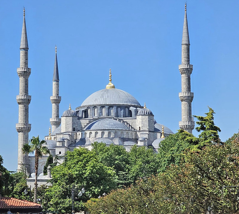 Süleymaniye Mosque, Fatih District / Istanbul, EU / Built: 1557 / Architect: Mimar Sinan / Mosque Height: 174 ft / Minarets: 4 / Minaret Height: 249 ft / Commissioned by: Suleiman the Magnificent / Architectural Style: Ottoman<br/>© <a href="https://flickr.com/people/126251698@N03" target="_blank" rel="nofollow">126251698@N03</a> (<a href="https://flickr.com/photo.gne?id=53063466788" target="_blank" rel="nofollow">Flickr</a>)