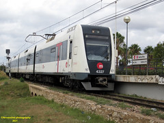 Tren de Metrovalencia (Línea 2) en el apeadero de Santa Rita