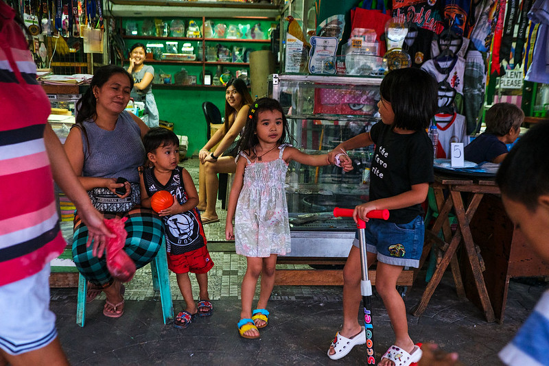 Shop life - Manila, Philippines<br/>© <a href="https://flickr.com/people/68898571@N00" target="_blank" rel="nofollow">68898571@N00</a> (<a href="https://flickr.com/photo.gne?id=53071700907" target="_blank" rel="nofollow">Flickr</a>)