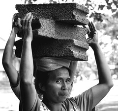 Hard jobs are for women in Bali / Beauty at work