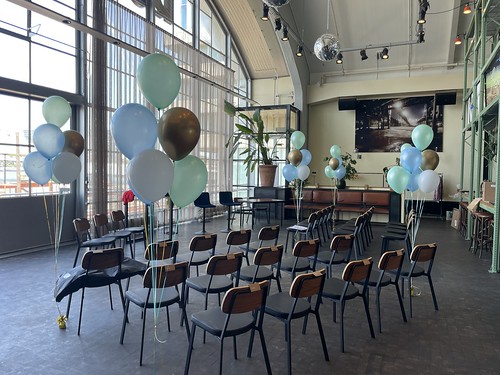 Gronddecoratie 6ballonnen Trouwen Huwelijk Bruiloft Cafe Rotterdam Dudok aan de Maas Rotterdam