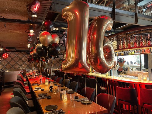 Table Decoration 6 balloons Foilballoon Birthday 16 Years Sweet 16 Cafe in the City Rotterdam