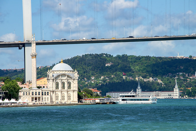 Ortaköy Mosque and The Bosphorus Bridge, Istanbul, Turkey<br/>© <a href="https://flickr.com/people/125840100@N05" target="_blank" rel="nofollow">125840100@N05</a> (<a href="https://flickr.com/photo.gne?id=53096430694" target="_blank" rel="nofollow">Flickr</a>)