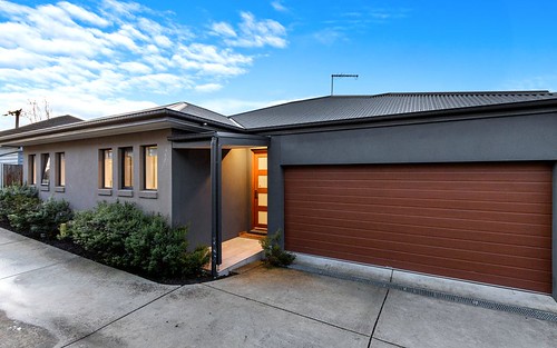 2/3 Kenneth Road, Bayswater Vic