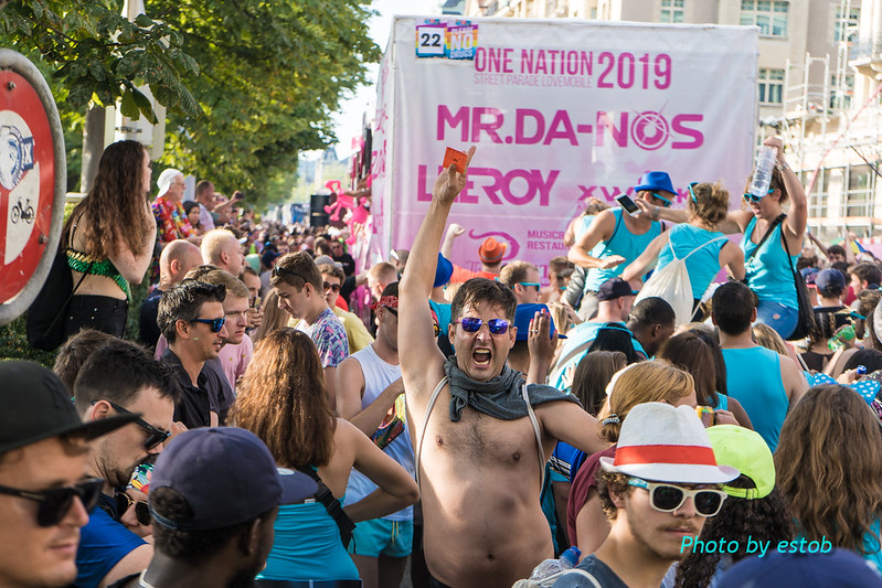 StreetParade 2019: Colours of Unity<br/>© <a href="https://flickr.com/people/94085335@N02" target="_blank" rel="nofollow">94085335@N02</a> (<a href="https://flickr.com/photo.gne?id=53108281601" target="_blank" rel="nofollow">Flickr</a>)