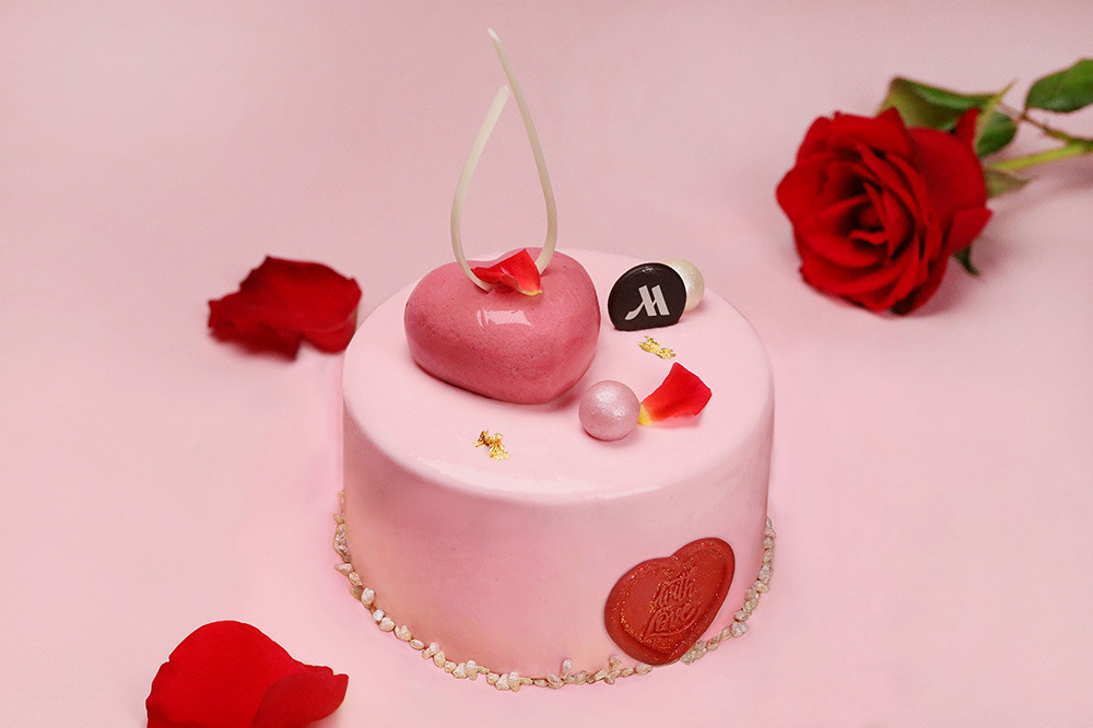 高雄萬豪酒店-皇怡咖啡廳以永恆愛戀為發想，打造粉嫩絲滑的「戀戀情人」蛋糕，4吋售價480元
