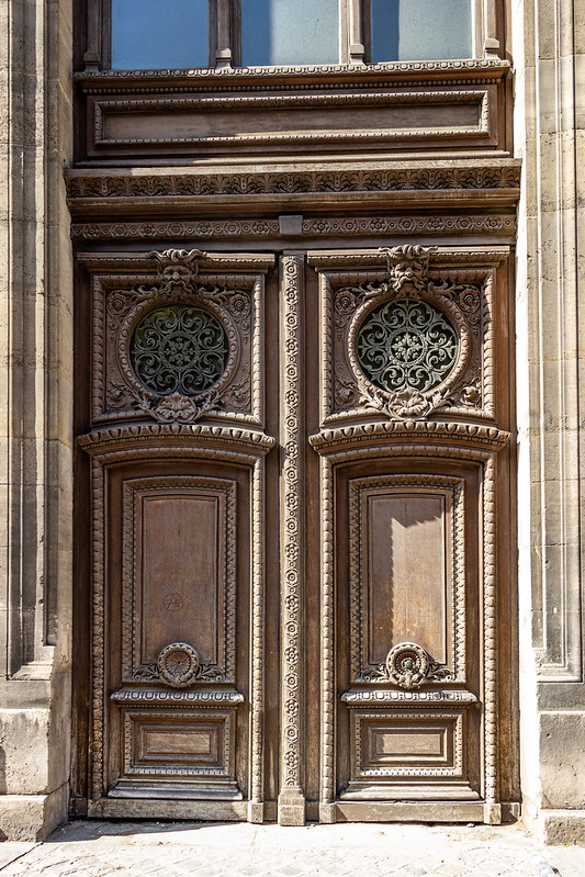 Door, Sully Wing, Louvre, 1er, Paris, Île-de-France, France<br/>© <a href="https://flickr.com/people/32132568@N06" target="_blank" rel="nofollow">32132568@N06</a> (<a href="https://flickr.com/photo.gne?id=53120116311" target="_blank" rel="nofollow">Flickr</a>)