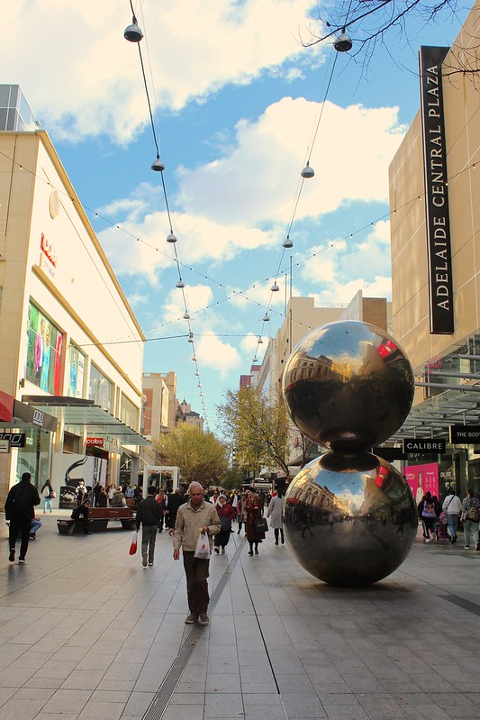 Rundle Mall<br/>© <a href="https://flickr.com/people/51035785936@N01" target="_blank" rel="nofollow">51035785936@N01</a> (<a href="https://flickr.com/photo.gne?id=53129166666" target="_blank" rel="nofollow">Flickr</a>)
