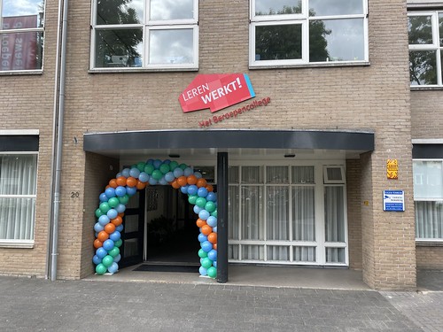 Ballonboog 6m Geslaagd Diplomering Diploma Uitreiking Beroepencollege Scholengroep Driestar Wartburg De Swaef Rotterdam