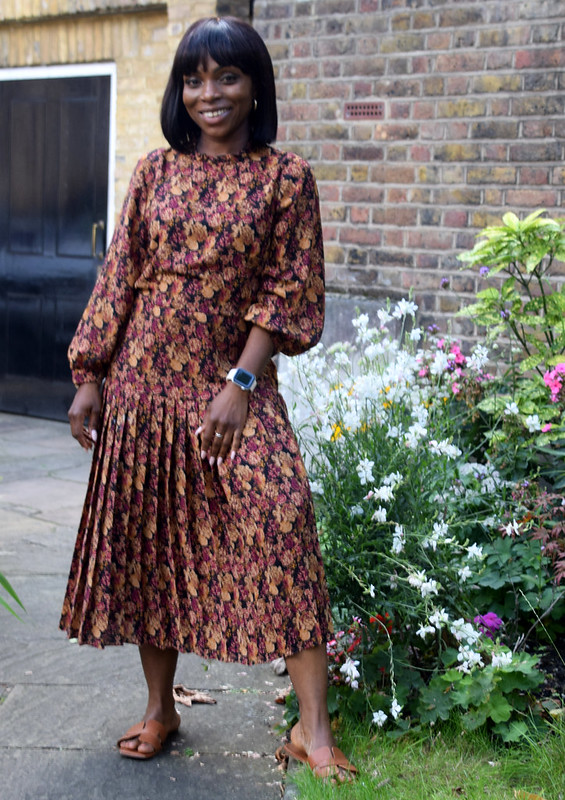 DSC_2140a Tricia from Ghana in Lovely Summer Dress on Location at John Wesley Methodist Chapel Churchyard City Road London<br/>© <a href="https://flickr.com/people/41087279@N00" target="_blank" rel="nofollow">41087279@N00</a> (<a href="https://flickr.com/photo.gne?id=53131483802" target="_blank" rel="nofollow">Flickr</a>)