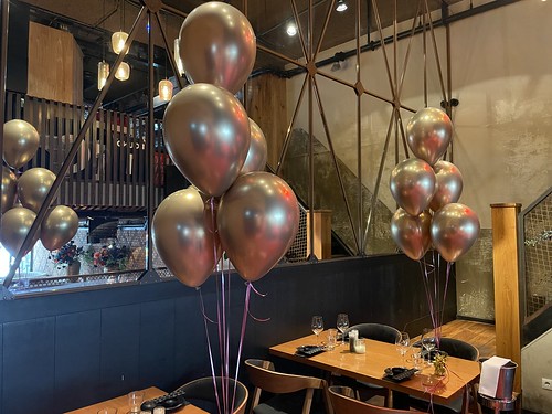 Table Decoration 6 balloons Chrome Goud Cafe in the City Rotterdam