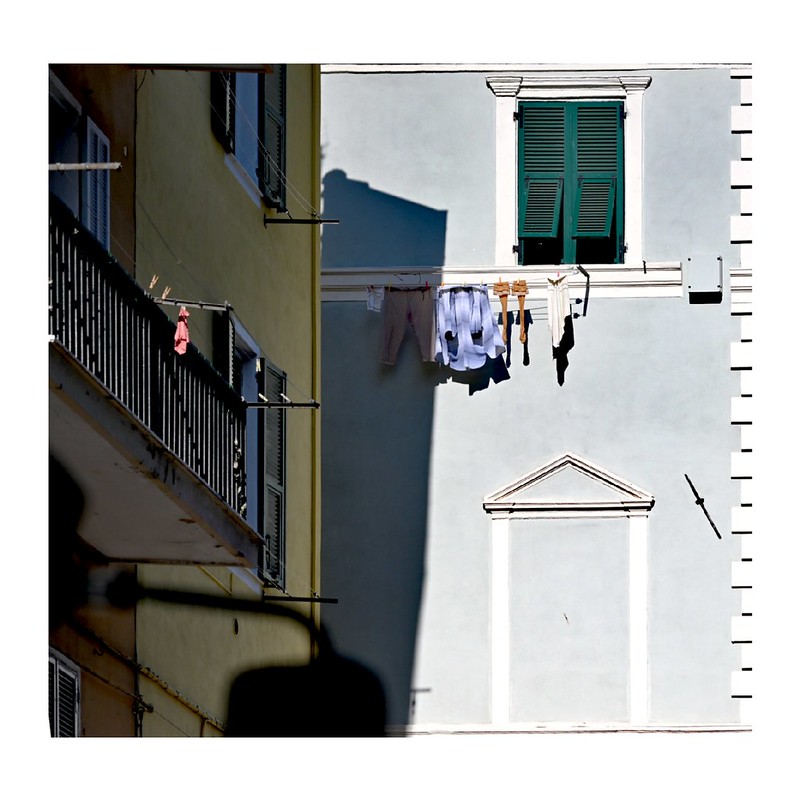 Laundry and Shadows in Italy<br/>© <a href="https://flickr.com/people/109715245@N06" target="_blank" rel="nofollow">109715245@N06</a> (<a href="https://flickr.com/photo.gne?id=53137910366" target="_blank" rel="nofollow">Flickr</a>)