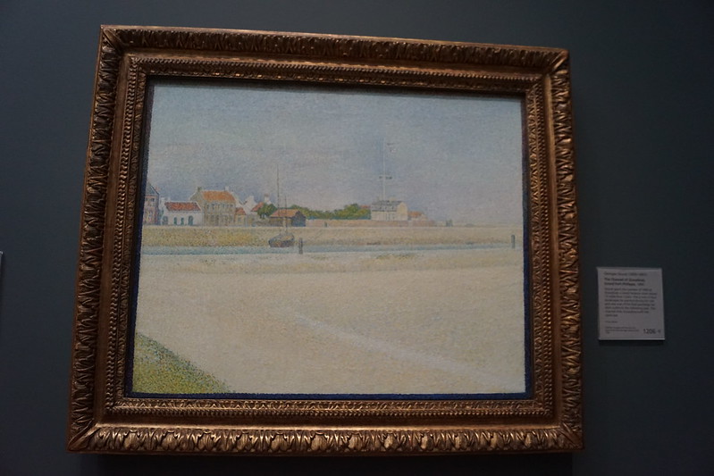 The Channel of Gravelines Grand Fort-Philippe 1890, Georges Seurat 1859-1891, National Gallery, Trafalgar Square, Charing Cross, City of Westminster, London, WC2N 5DN (2)<br/>© <a href="https://flickr.com/people/38298328@N08" target="_blank" rel="nofollow">38298328@N08</a> (<a href="https://flickr.com/photo.gne?id=53145248545" target="_blank" rel="nofollow">Flickr</a>)