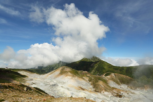 Hell valley and Mount Okudainichi in Tateyama