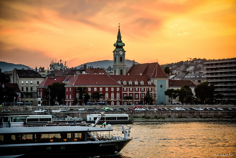 Dramatic sky over the Danube in Budapest<br/>© <a href="https://flickr.com/people/89338490@N00" target="_blank" rel="nofollow">89338490@N00</a> (<a href="https://flickr.com/photo.gne?id=53157149506" target="_blank" rel="nofollow">Flickr</a>)