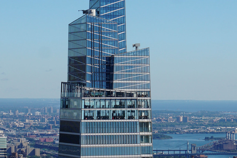 One Vanderbilt observation decks - view from Empire State Building<br/>© <a href="https://flickr.com/people/38743501@N08" target="_blank" rel="nofollow">38743501@N08</a> (<a href="https://flickr.com/photo.gne?id=53166384676" target="_blank" rel="nofollow">Flickr</a>)
